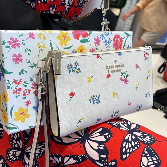 Kate Spade Staci Garden Bouquet Boxed Zip Wristlet
Cream Multi - Picture 2 of 16